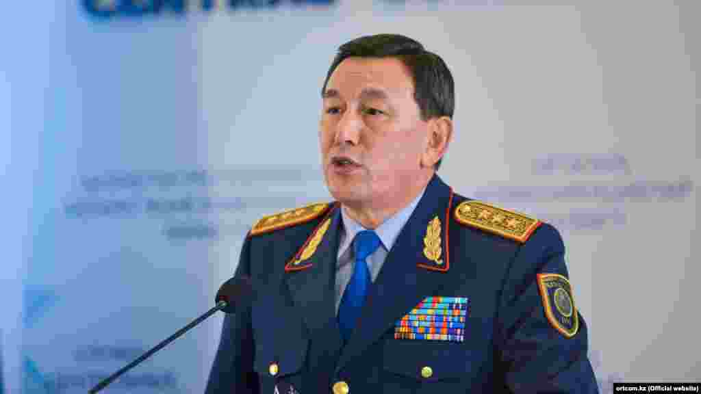 2015 жылдың 1 қаңтарынан бастап жаңа редакциядағы қылмыстық, қылмыстық-процессуалдық және қылмыстық-атқару кодекстері күшіне енді. Құжаттарға сәйкес, елде "саяси баптар" бойынша жаза күшейтілді, сонымен бірге түрме жүйесіндегі қызметкерлердің құқықтары кеңейтілді. Төрт айдан кейін Қалмұханбет Қасымов полицияның генерал-полковнигі атағын алды.