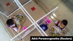 Măsuri speciale de securitatea sanitară într-o grădiniță din Thailanda.