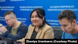 Жания Уранкаева (в центре), корреспондент интернет-издания Press.kz