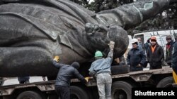 Демонтаж пам'ятника Леніну у Запоріжжі. 17 березня 2016 року