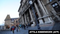 A budapesti Corvinus Egyetem központi épülete 2012. október 31-én.