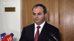 Գլխավոր դատախազ Արթուր Դավթյանը խորհրդարանում զրուցում է լրագրողների հետ, 30-ը ապրիլի, 2020թ.