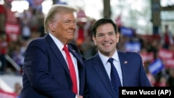 
Трамп балотувався з обіцянкою швидко закінчити війну в Україні, яка триває майже три роки, що викликало занепокоєння, що він змусить Київ поступитися територією