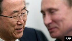 Генеральний секретар ООН Пан Ґі Мун (ліворуч) та президент Росії Володимир Путін. Архівне фото