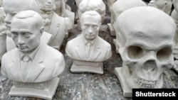 Figuri din ghips ale președintelui Putin, Kursk, 17 martie 2019