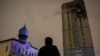 Росія ввечері 25 жовтня атакувала Київ &laquo;Шахедами&raquo;, один із дронів влучив у багатоповерхівку.&nbsp;За даними влади загинула дівчинка 2009 року народження. Постраждало п&#39;ятеро людей, одну з них госпіталізували