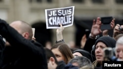 Më 2015, miliona njerëz morën pjesë në marshime solidariteti në të gjithë Francën dhe nëpër botë me moton "Je suis Charlie". Foto nga arkivi. 