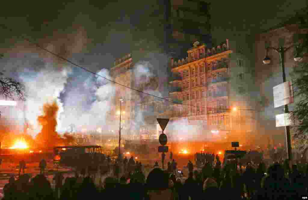 Вулиця Грушевського. Київ, ніч на 21 січня 2014 року