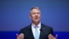 Președintele român Iohannis a primit în 2021 cel mai prestigios premiu pentru politicienii din UE, Charlemagne. Cu ocazia vizitei sale la Washington va primi și un important premiu politic american, decernat de Atlantic Council. 