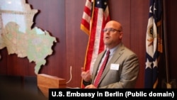 Američi ambasador na Kosovu