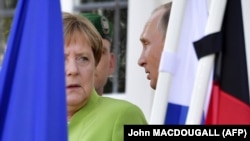 Германия канцлері Ангела Меркель және Ресей президенті Владимир Путин. Германия, 18 тамыз 2018 жыл