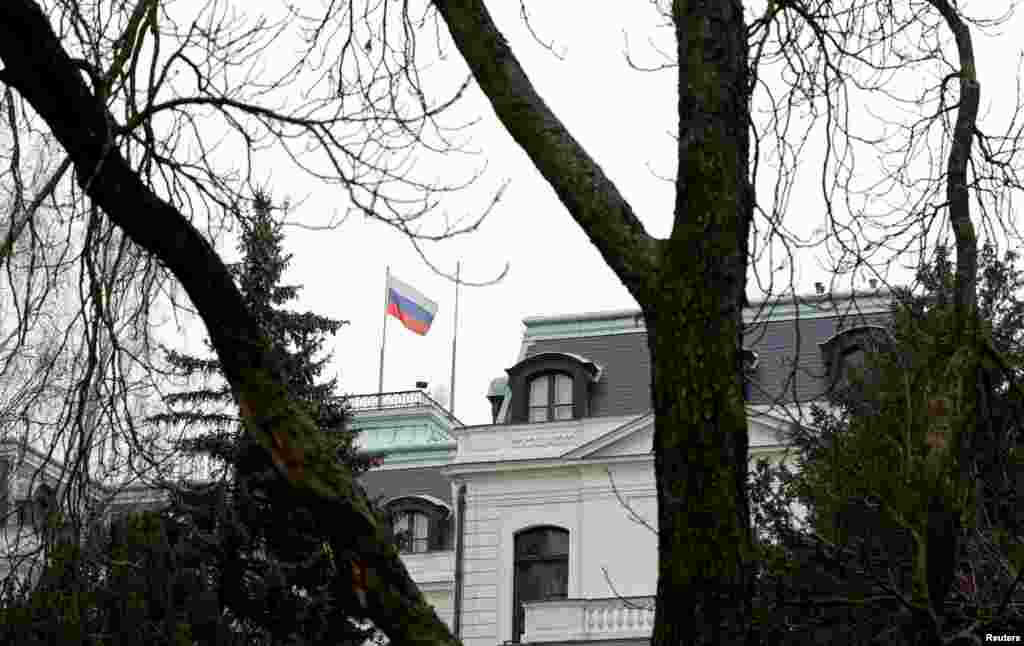 Посольство Росії в Празі. Москва попередила про наслідки у відповідь на видворення з російського МЗС. «Прага добре знає, що відбувається після такого фокусу», – сказала прес-секретар Посольства Росії в Чехії Марія Захарова