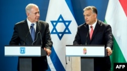 Israeli Prime Minister Benjamin Netanyahu (left) and his Hungarian counterpart, Viktor Orban, give a joint press conference in Budapest in 2017.