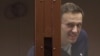 «Подолати страх»: російська антипутінська опозиція намагається триматися після ув’язнення Навального