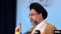 وزیر اطلاعات ایران می‌گوید که دولت یازدهم به دنبال حاشیه راندن هیچ گروه سیاسی از جمله اصلاح‌طلب، اصولگرا و مستقل نیست.