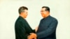 Ceaușescu și Kim Ir Sen. Oferit la Phenian, cu ocazia vizitei în R.P.D. Coreea, 20-23 mai 1978; tapiserie pe pânză. Sursa comunismulinromania.ro (MNIR)