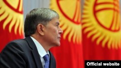 Президент Алмазбек Атамбаев Жогорку Кеңеште. 12-сентябрь, 2012.