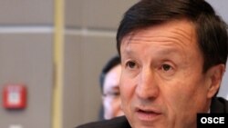 Әділбек Жақсыбеков, Қазақстан президенті әкімшілігінің жетекшісі, Қазақстан футбол федерациясының президенті.