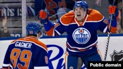 Наил Якупов NHLда беренче алкасына куана