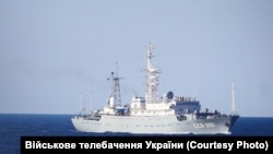 Розвідувальний корабель «Приазов’я» проекту «864» Чорноморського флоту Росії під час спецоперації ВМС України в Азовському морі