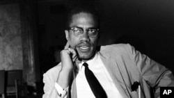 Malcom X a fost predicator și activist pentru drepturile omului. 