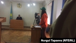 Сүйінбике Сүлейменова сотта жауап беріп тұр. 22 сәуір 2019 жыл.