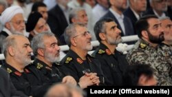 حسین سلامی (نفر اول از چپ) و فرماندهان سپاه (عکس از آرشیو)