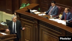Вардан Осканян выступает в парламенте (архив)