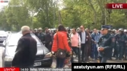 Ցուցարարները փորձում են փակել Մաշտոցի պողոտան, Երևան, 18-ը ապրիլի, 2018թ․