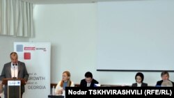 ჩეხეთ-საქართველოს ბიზნესფორუმი. ტრიბუნასთან კარელ შვარცენბერგი, ჩეხეთის რესპუბლიკის საგარეო საქმეთა მინისტრი