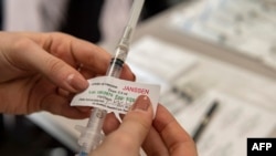 Vaccinul de la Johnson & Johnson trebuie administrat într-o singură doză