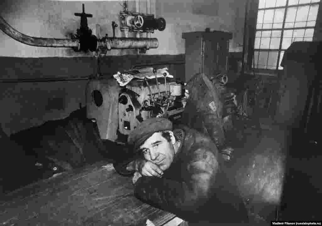 Верстатник під час робочої перерви (1980)