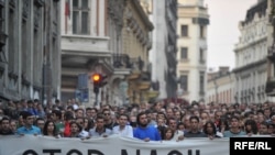 Protestima u Beogradu građani su tražili o vlasti da spreče nasilje na ulicama