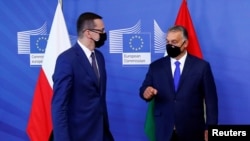A lengyel és a magyar kormányfő, Mateusz Morawiecki és Orbán Viktor