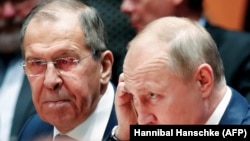 Presidenti rus, Vladimir Putin dhe ministri i Jashtëm rus, Sergei Lavrov.