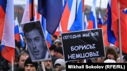На траурном шествии