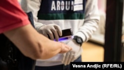 U Srbiji se izbori održavaju 3. aprila - predsednički, parlamentarni i lokalni za prestonicu Beograd i još 12 gradova i opština.