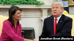 Никки Хейли и Дональд Трамп в Белом доме, Вашингтон, 9 октября 2018 года 
