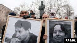 Пикет в память Станислава Маркелова и Анастасии Бабуровой
