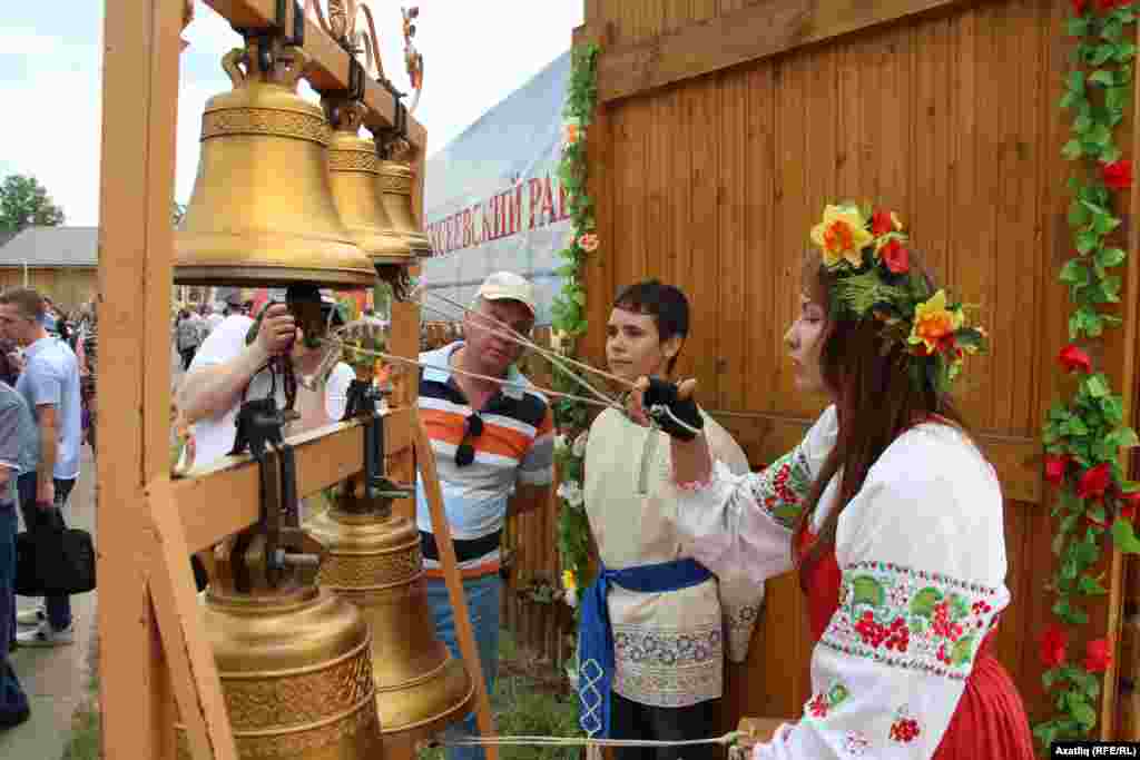 "Урыс авылы" ихатасына керештә чаң кагучы кыз