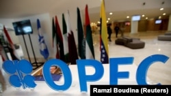 خاوند: یکی از مهم‌ترین عوامل تاثیر گذار بر وضعیت کنونی بازار جهانی نفت،  نفت «شیل» (غیر متعارف) آمریکا است