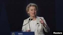 Ursula von der Leyen a spus că renunțarea la protecția brevetelor pentru vaccinul COVID nu rezolvă problema producției și distribuției.