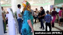 Uçar biletlerini satýan edara, Aşgabat (arhiw suraty)