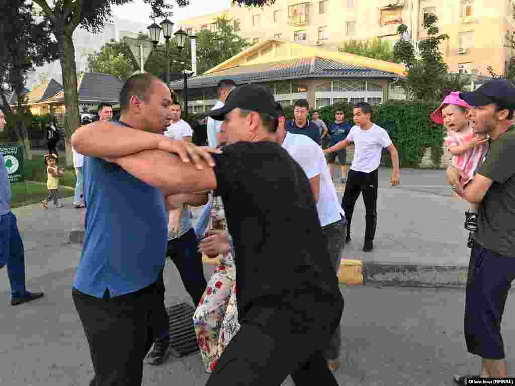 Шымкенте ешқандай форма кимегендер де адамдарды ұстады. 