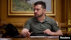 Напередодні президент Володимир Зеленський анонсував нові санкції, наголосивши, що «завдання для всіх представників України – зробити все, щоб українські санкції були синхронізовані зі світовими»