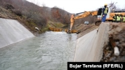 Vendi i dëmtimit të kanalit të ujit Ibër-Lepenc nga shpërthimi i 29 nëntorit.