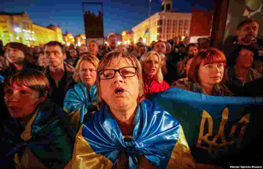 Під час протесту проти підписання в Мінську так званої «формули Штайнмаєра». Київ, майдан Незалежності, 2 жовтня 2019 року БІЛЬШЕ ПРО ЦЕ