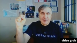 Колишній президент Грузії Міхеїл Саакашвілі по відеозв'язку з клініки «Вівамеді» бере участь у судовому засіданні. 2025 рік