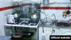 ابزارهای ساخت عرق خانگی در یکی از کشفیات پلیس (عکس تزئینی است)
