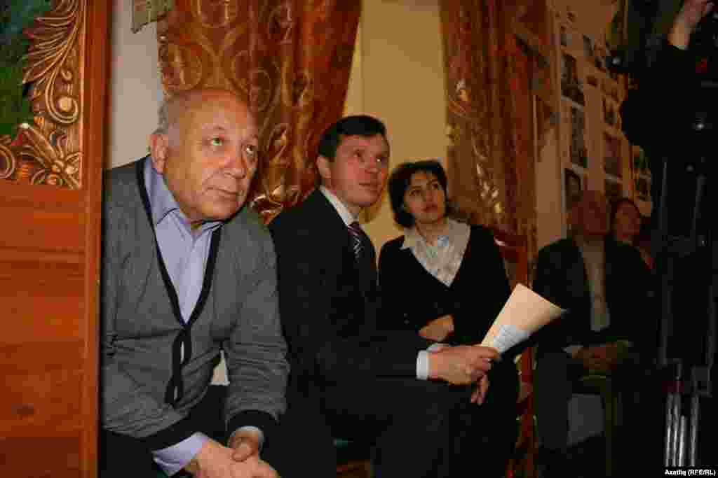 Билгеле композитор, артист Алмаз Хәмзин (с) һәм Тукай музее мөдире Рәмис Әймәт